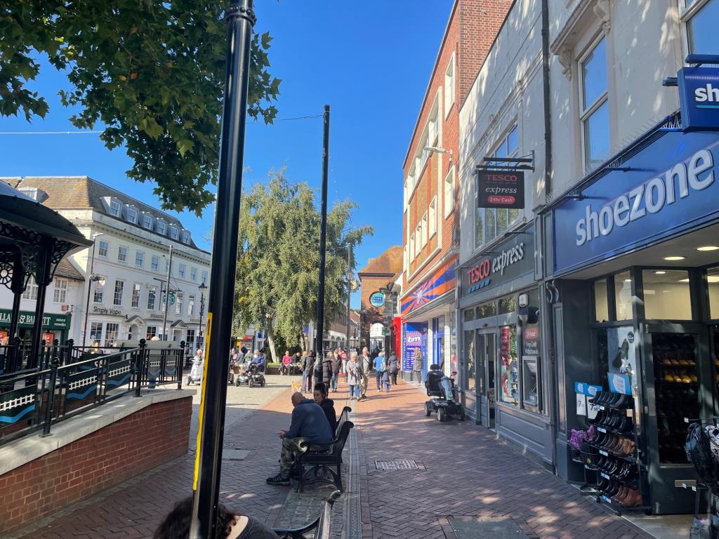 Lot: 95 - FREEHOLD HIGH STREET COMMERCIAL INVESTMENT -